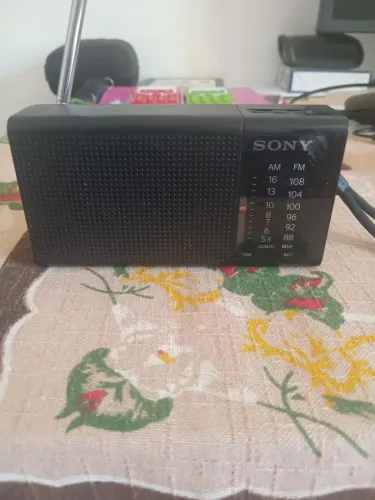 Rádio Sony funcionando 