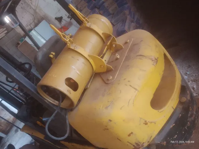 Vendo empilhadeira komatisu 