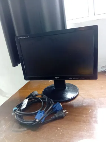 Monitor LG 16"