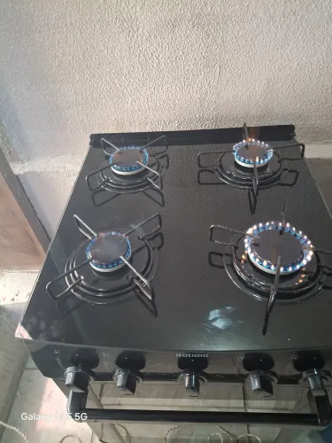 Fogão tampo de vidro ele é pra gás encanado