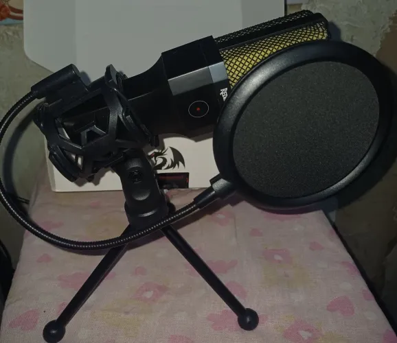 Microfone Redragon para Lives
