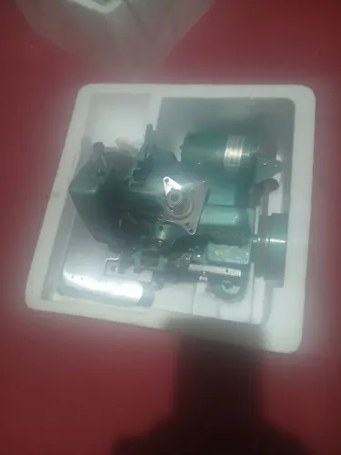 Vende se uma  máquina ovelok  nova