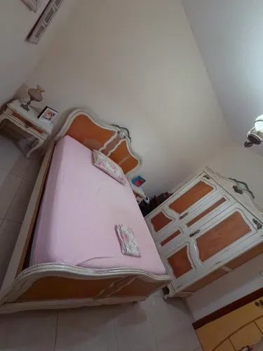 Oportunidade: Jogo de quarto de casal em Chipandelle e peroba rosa