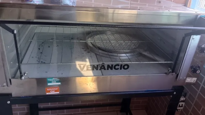 Forno para Pizza Elétrico Lastro Venâncio Roma 90 - 220V (Praticamente Novo)