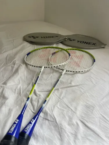 2 RAQUETES BADMINTON YONEX B-500