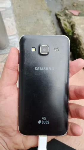 Vende-se celular J5 normal 16 gigas ou troco em caixa de som brutuf