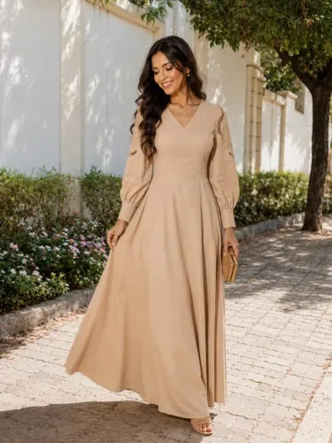 Vestido nude longo, elegante e delicado