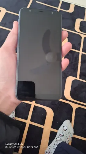 Celular J6