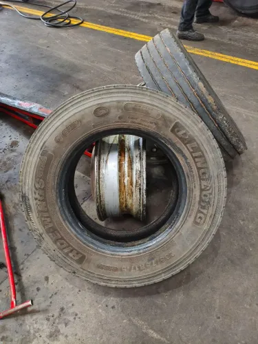 Pneu 235 75 17.5