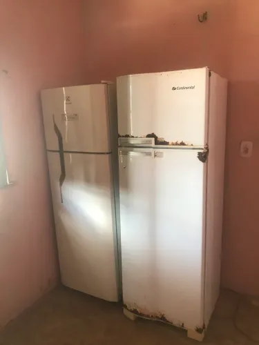 Duas geladeiras pra ajeitar pouca coisa