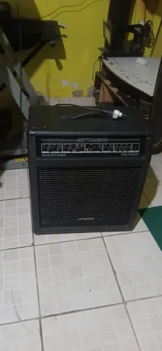 Caixa de som super potente 1.290 de potência super conservada com Bluetooth