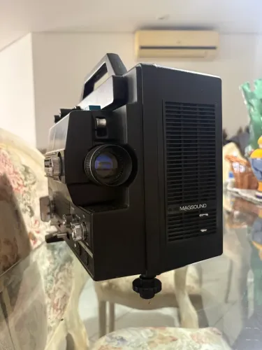 Projetor Super 8 Magnon SD-800 Vintage c/ Caixa Original e Manual 