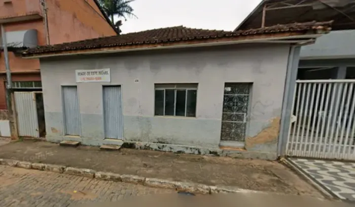 Casa com 3 Quartos, Ponto Comercial Independente e Amplo Quintal
