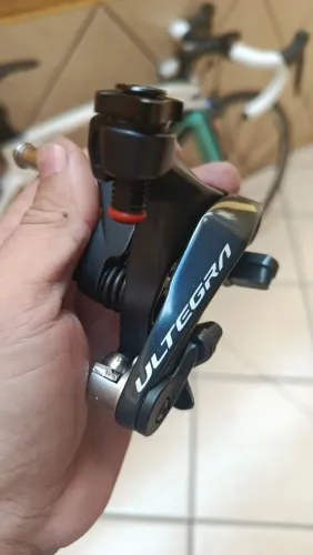 Pinça de freio Ferradura Ultegra R8000 Dianteira