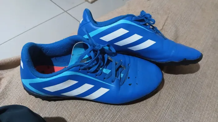Chuteira adidas Society