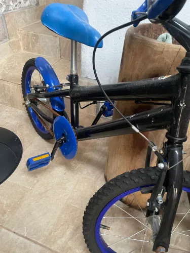 Bicicleta Infantil Azul - Excelente Estado - Bicicleta infantil na cor azul,