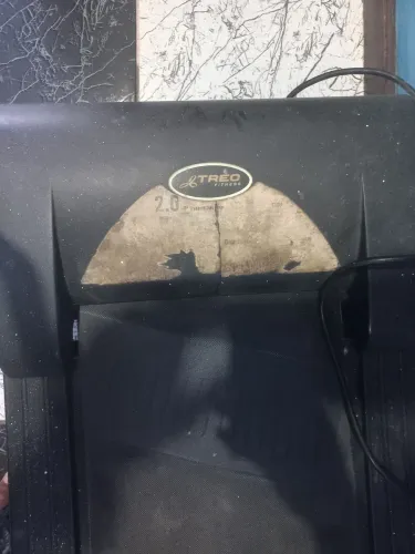 Esteira elétrica com defeito ( monitor não funciona e o cabo partiu) motor em bom estado. 