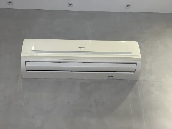 Ar condicionado split springer midea muito novo!