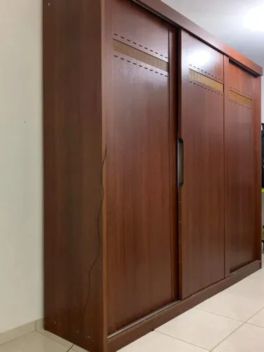 Vendo Guarda roupa em MDF Rudnick |Precisa de reparos