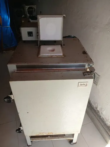 forno elétrico, especificamente projetado para trabalhos em cerâmica, porcelana e vidro