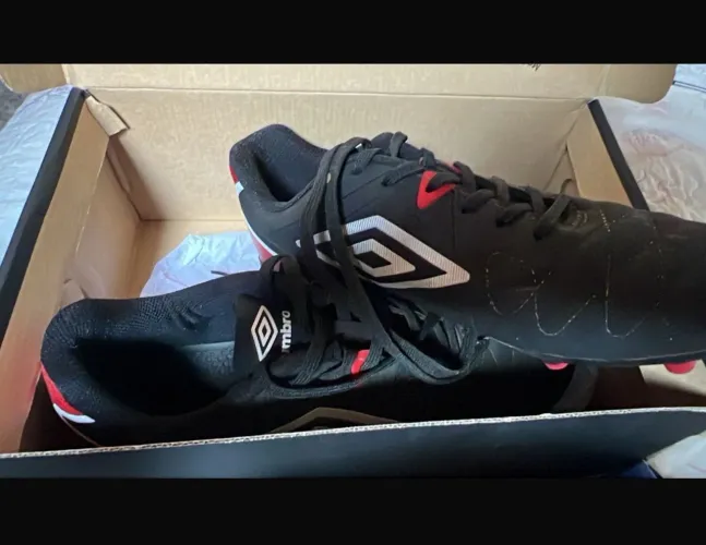Chuteira umbro
