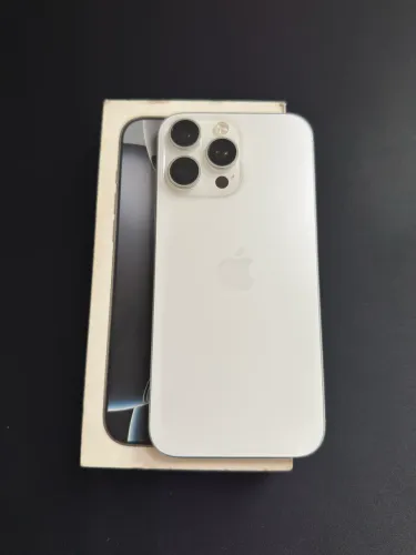 Vendo ou troco Iphone 16 Pro Max White Titanium 256gb completo (aceito cartão)