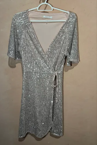Vestido de Festa Envelope em Paetê Brilho - Marca Yessica (Tamanho P)
