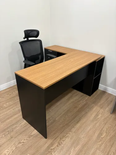 Mesa de escritório em L em MDF. Fabricamos sob encomenda