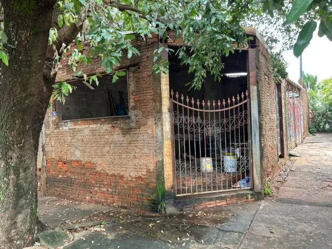 Santos Dumont, terreno de 270 m2, possui uma casa antiga, excelente para construir clinica