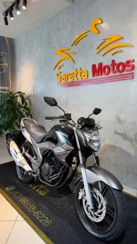 Yamaha Fazer 250 BlueFlex 2015 - Preta