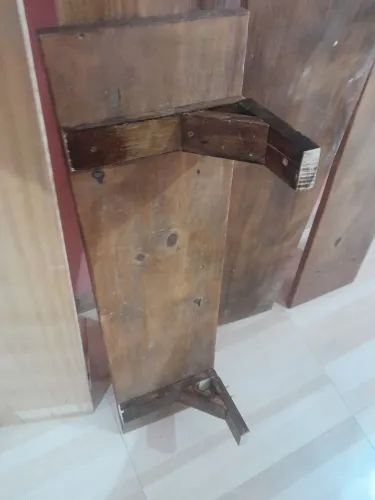 Prateleiras de pinos rusticas