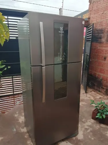 Geladeira Electrolux Frost Free inox 550 litros funcionando perfeitamente