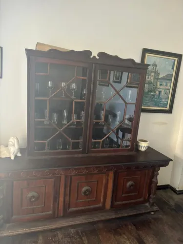 Vendo cristaleira antiga e completa!