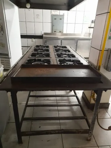 Fogão Industrial de 10 Bocas com Estrutura Metálica