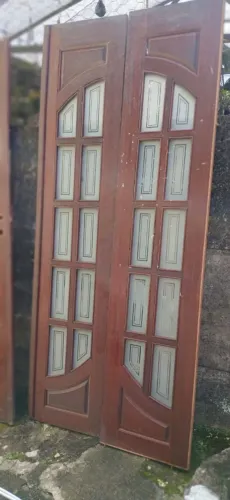 VENDE-SE PORTA MACIÇA