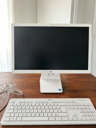 Computador All in One LG 22? | Windows 10 Home | Intel Celeron | 4GB RAM | HD 500GB
