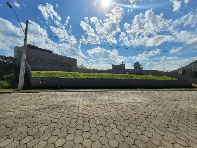 Terreno 450 m2 com Escritura Pública