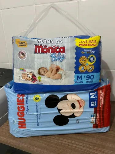 Vendo fralda tamanho M os 2 pacote por 120