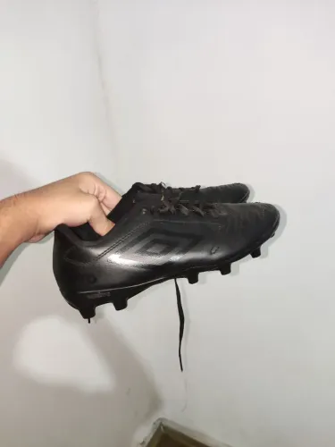 Chuteira Umbro Campo Preta - Pouco Uso