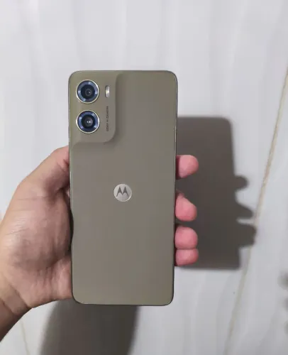 Vendo G06 256 gb novíssimo na caixa e tudo, carregador original também e 3 capas