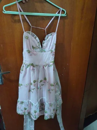 Vestido floral bordado nunca usado, tamanho PP