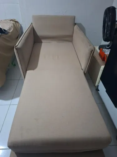 Vende-se um sofá cama so está precisando de uma lavagem