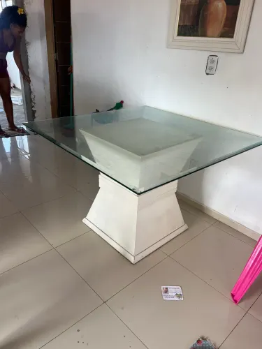 Mesa com tampo de vidro