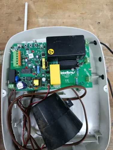 Central de cerca elétrica Intelbras t em alarme