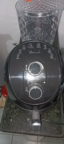 Airfryer Zeus R$140,00 em perfeito estado.