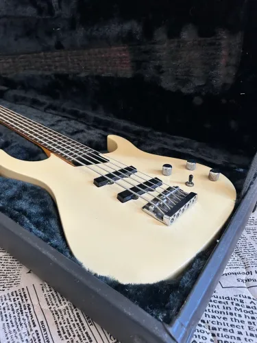 Washburn MB-5 Mercury Series (1992) - 5 Cordas + Case Rígido