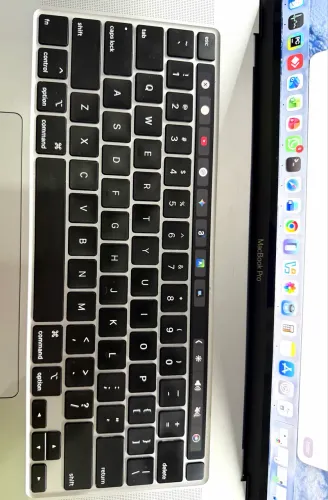 MacBook Pro 16? com TouchBar e GPU Dedicada
