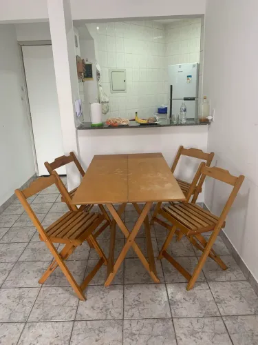 Mesa com 4 cadeiras