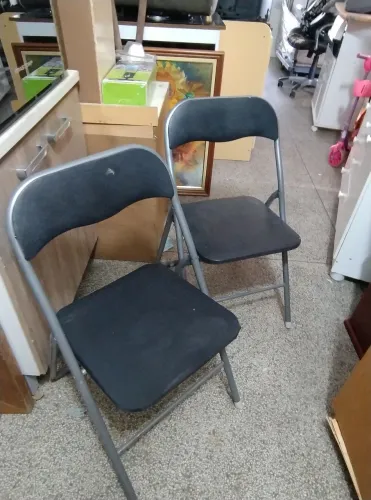 Duas cadeiras iguais