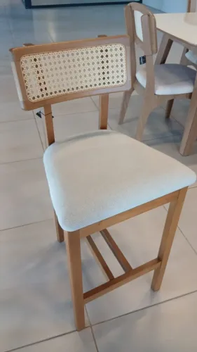 VENDO BANQUETA 65CM NOVA EM TECIDO E MADEIRA COM ENCOSTO DE TELA, PEÇA ÚNICA!